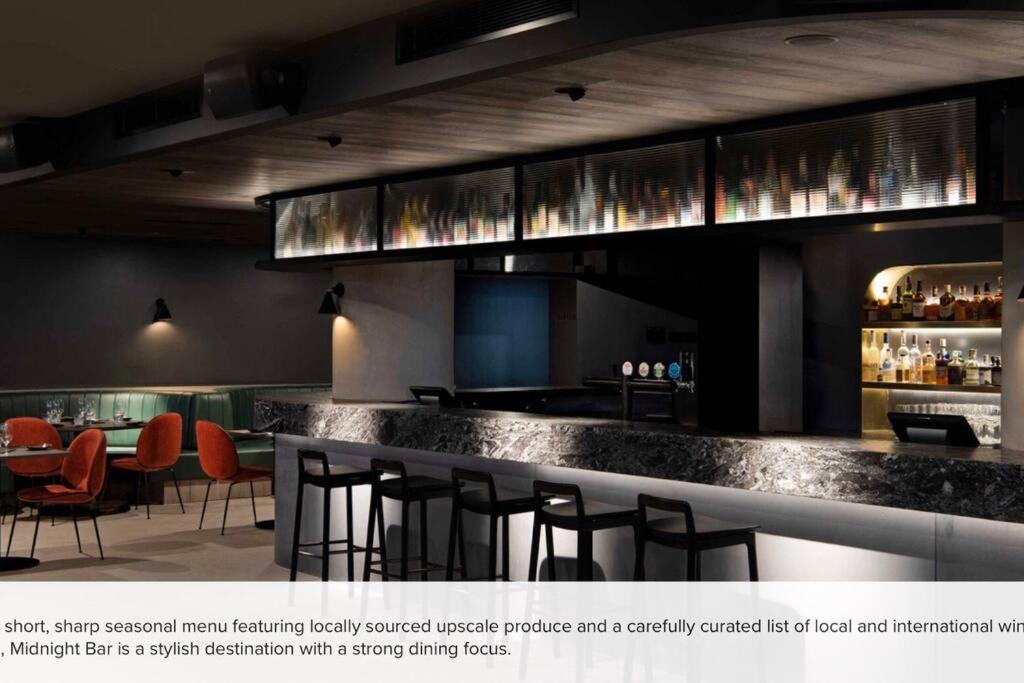 Midnight Luxe 2br 2bath 2car 230 Pool Gym Sauna * Canberra